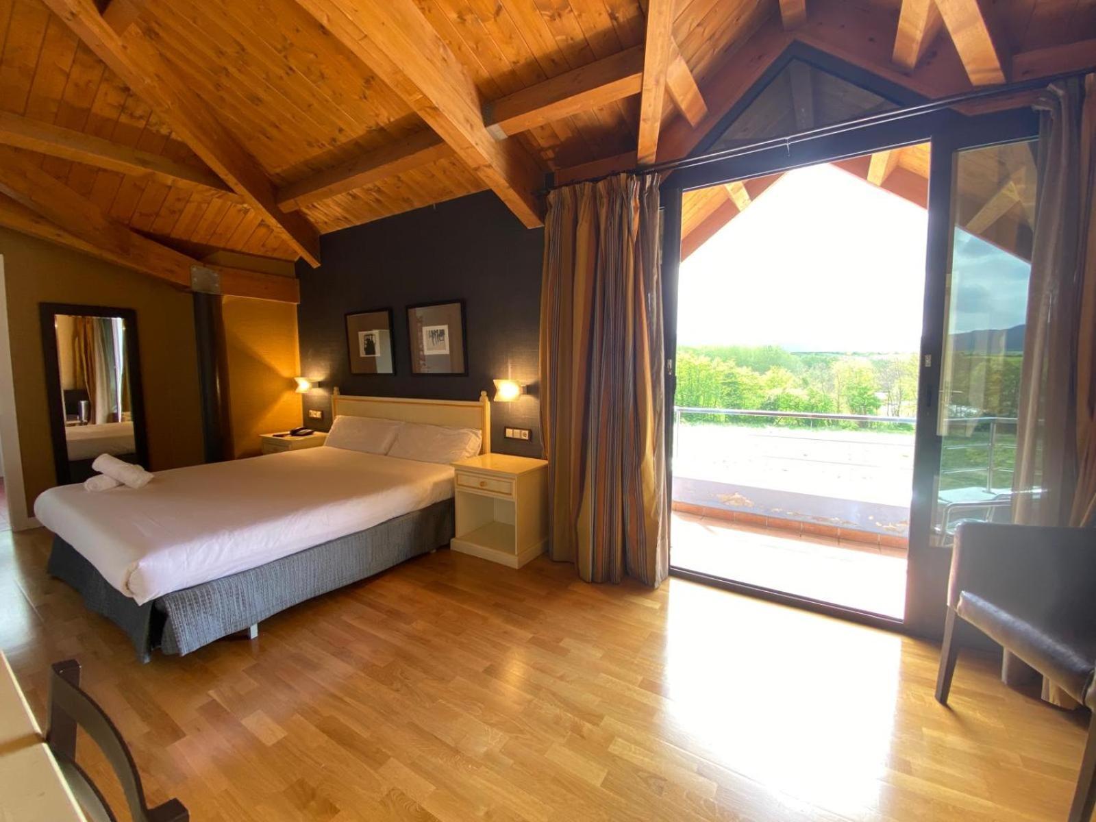 Roomrural Hotel Iru-Bide Lumbier Exteriör bild