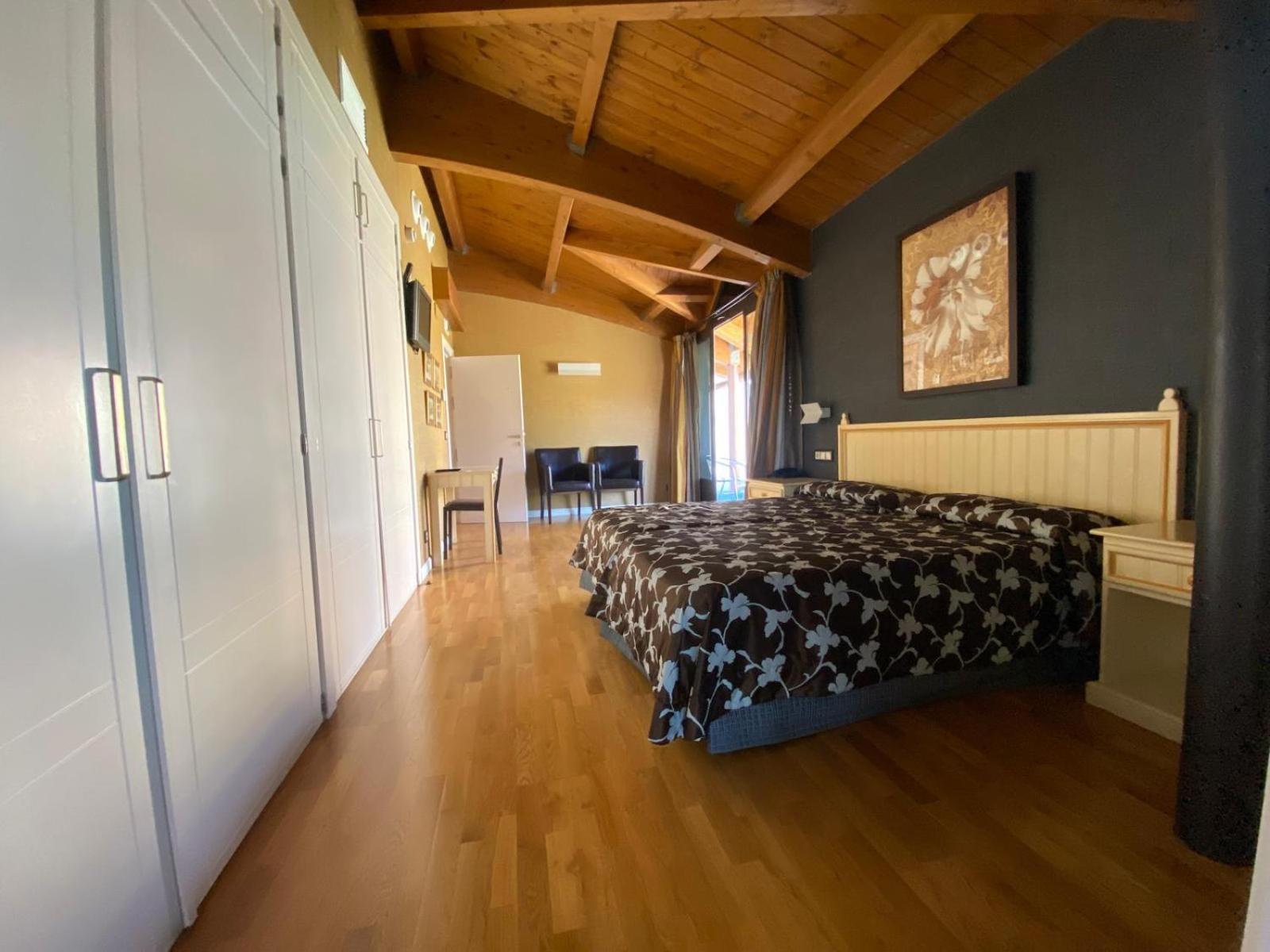 Roomrural Hotel Iru-Bide Lumbier Exteriör bild